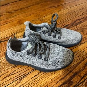 All Birds Wool Runner with Grey with Dark Grey Sole size 6